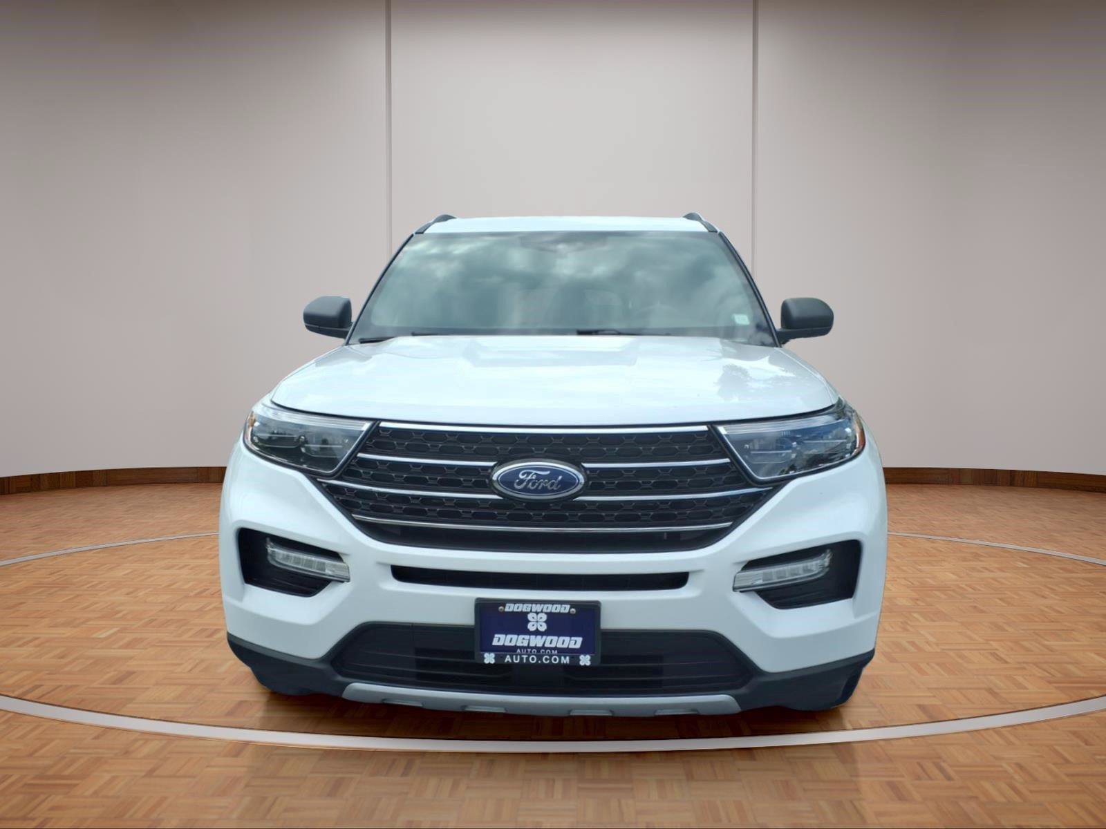 Used 2020 Ford Explorer XLT w/ Equipment Group 202A AWD/4WD image 2