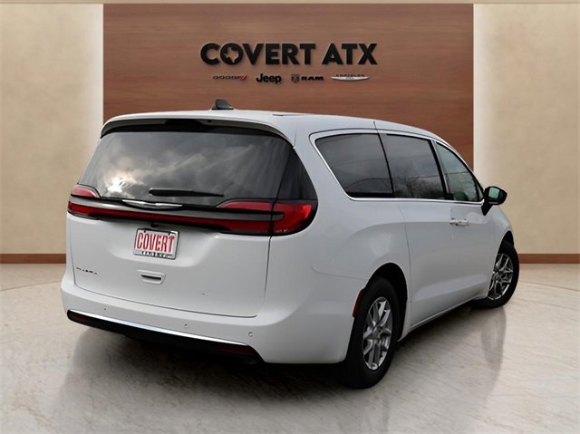 New 2026 Chrysler Pacifica Select image 5