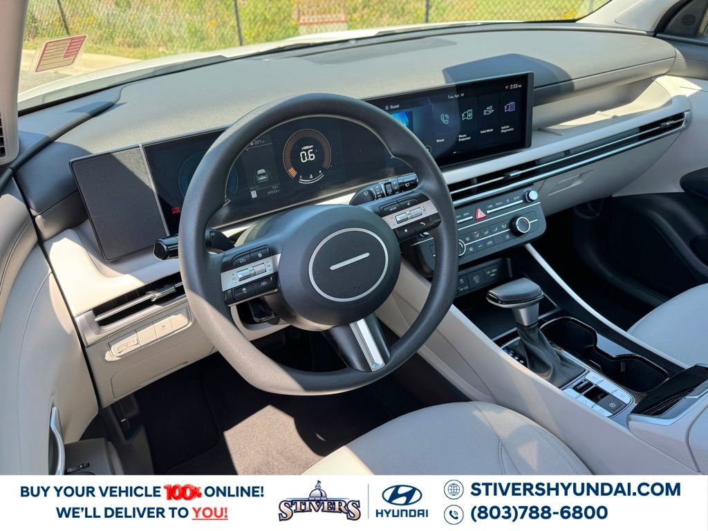 Certified 2025 Hyundai Tucson SE FWD image 17