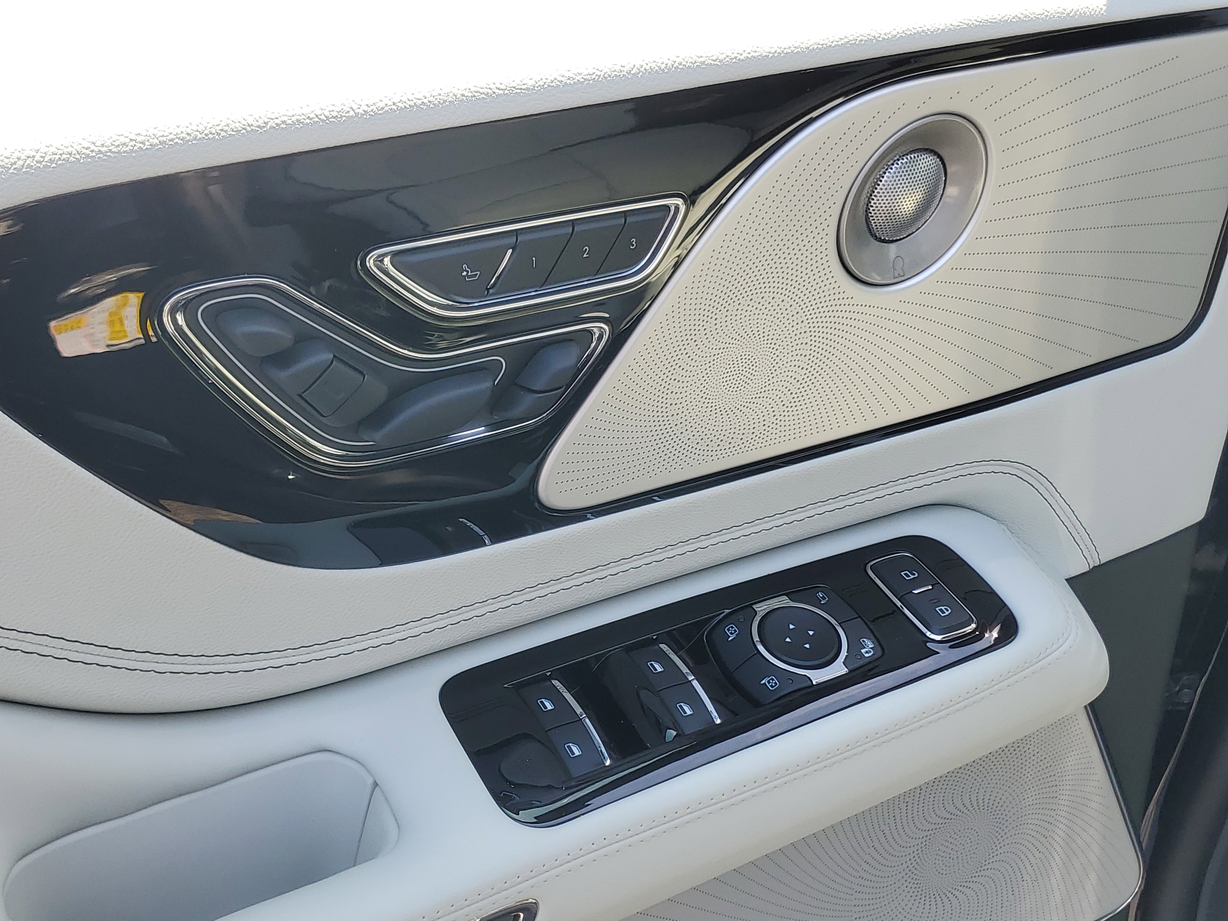 New 2026 Lincoln Aviator Black Label w/ Dynamic Handling Package AWD/4WD image 9
