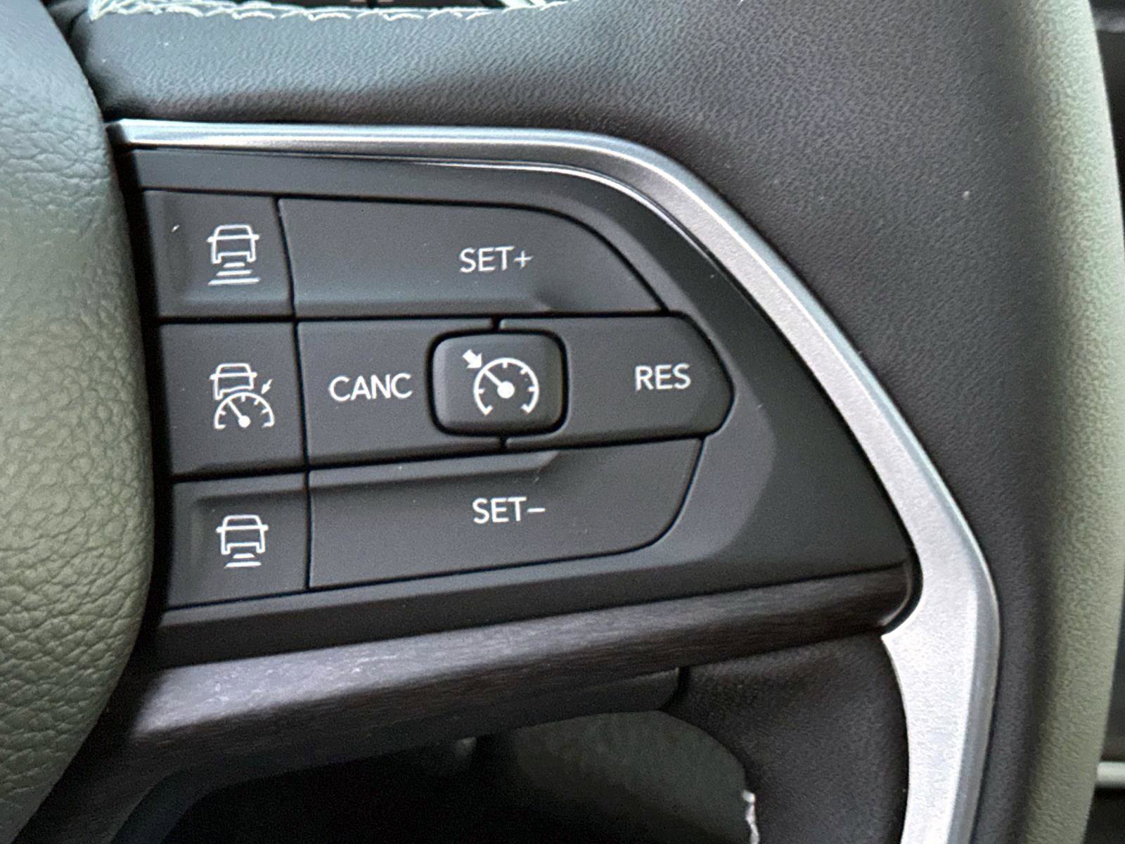 New 2026 Jeep Grand Cherokee Altitude image 14