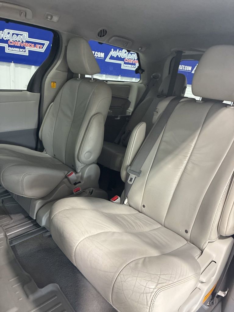 Used 2011 Toyota Sienna XLE image 23