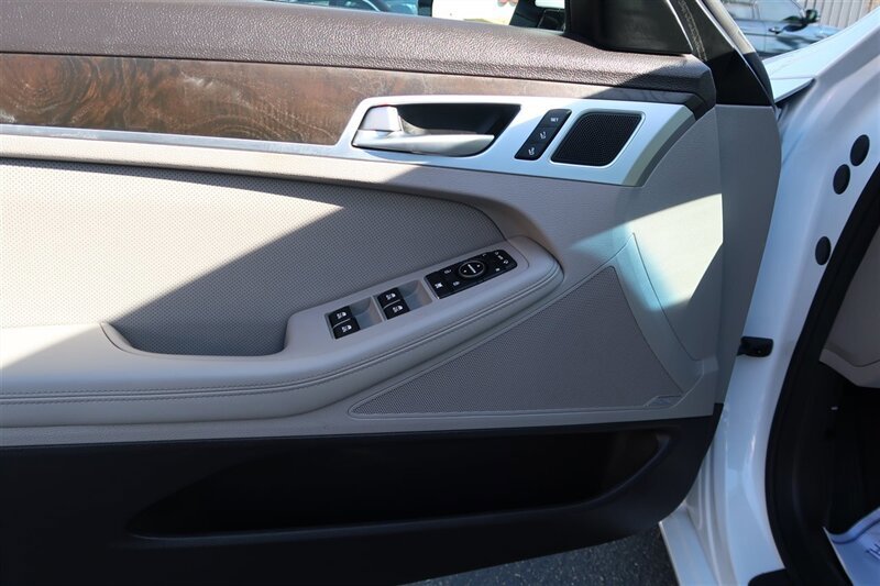 Used 2015 Hyundai Genesis 3.8 w/ Option Group 04 image 4