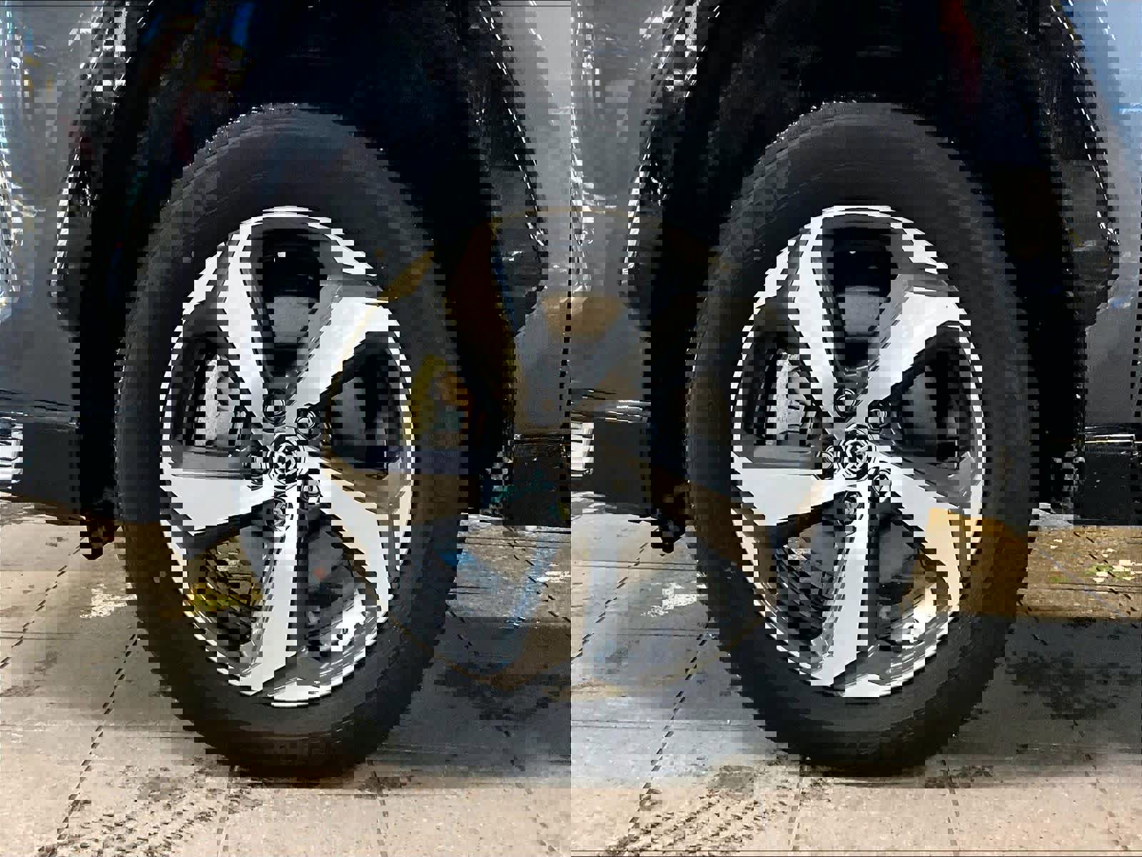 Used 2023 Toyota RAV4 SE image 7