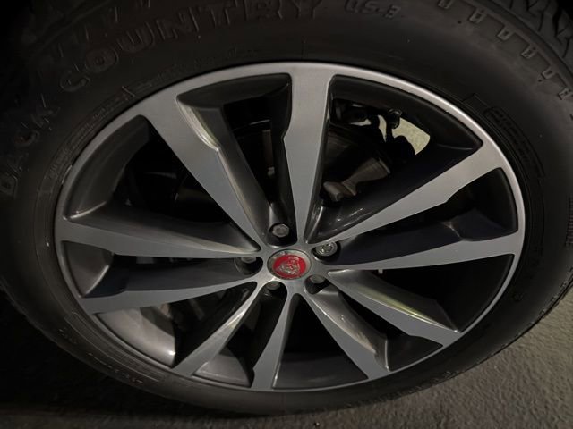 Used 2018 Jaguar F-PACE Prestige image 18