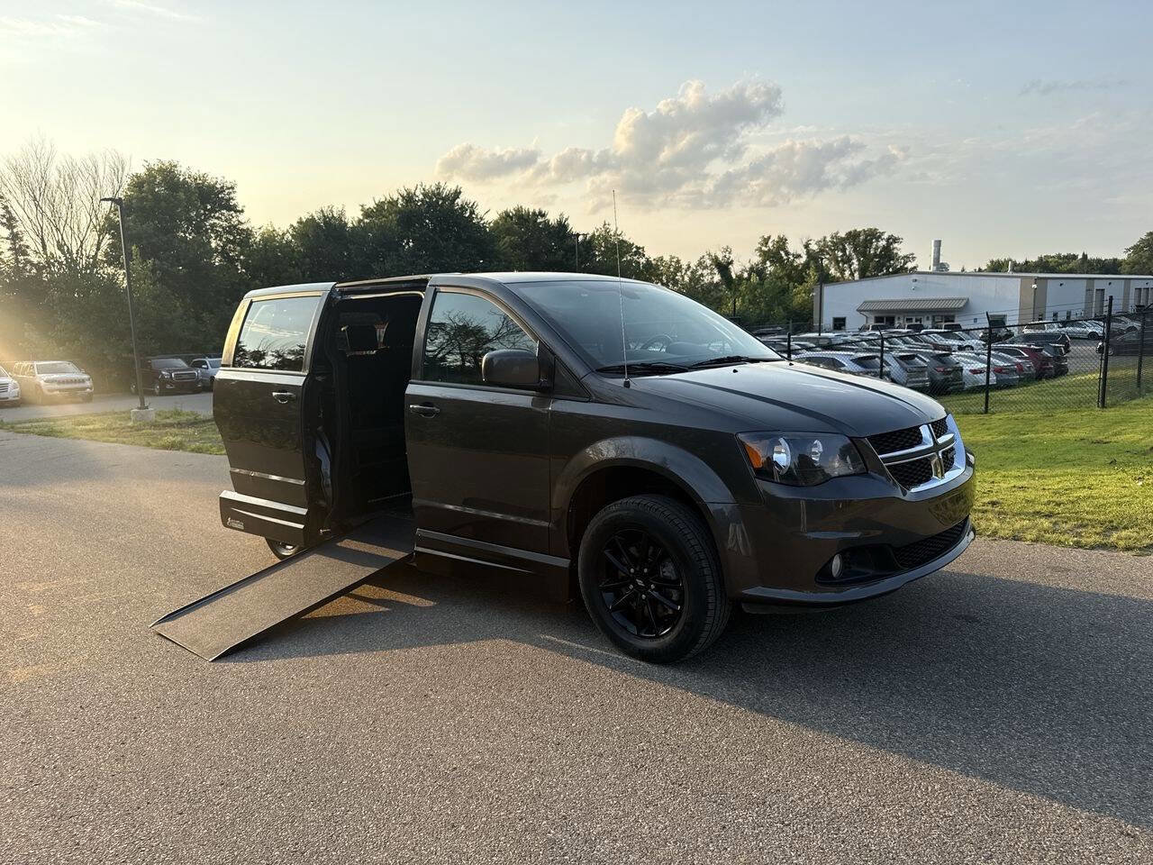 Used 2019 Dodge Grand Caravan SXT w/ Blacktop Package image 2