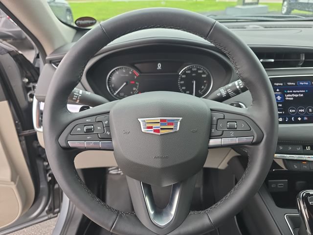 Certified 2023 Cadillac XT4 Luxury w/ Cold Weather Package FWD image 16
