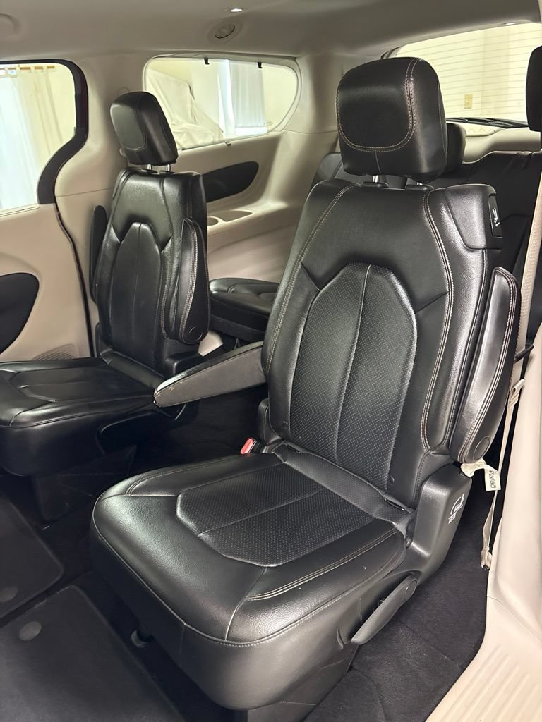 Used 2019 Chrysler Pacifica Touring-L FWD image 22