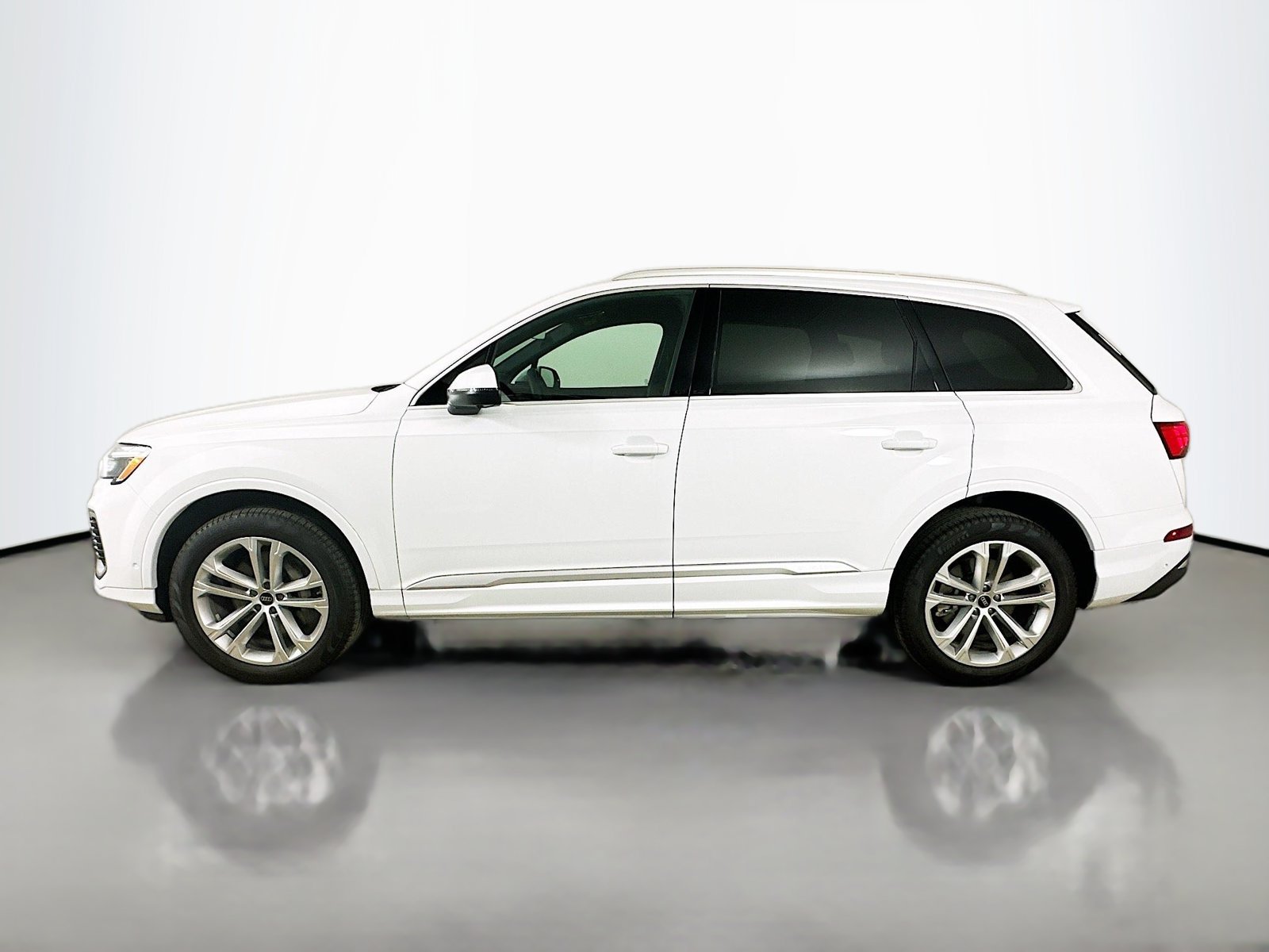 Certified 2025 Audi Q7 2.0T Premium AWD/4WD image 8