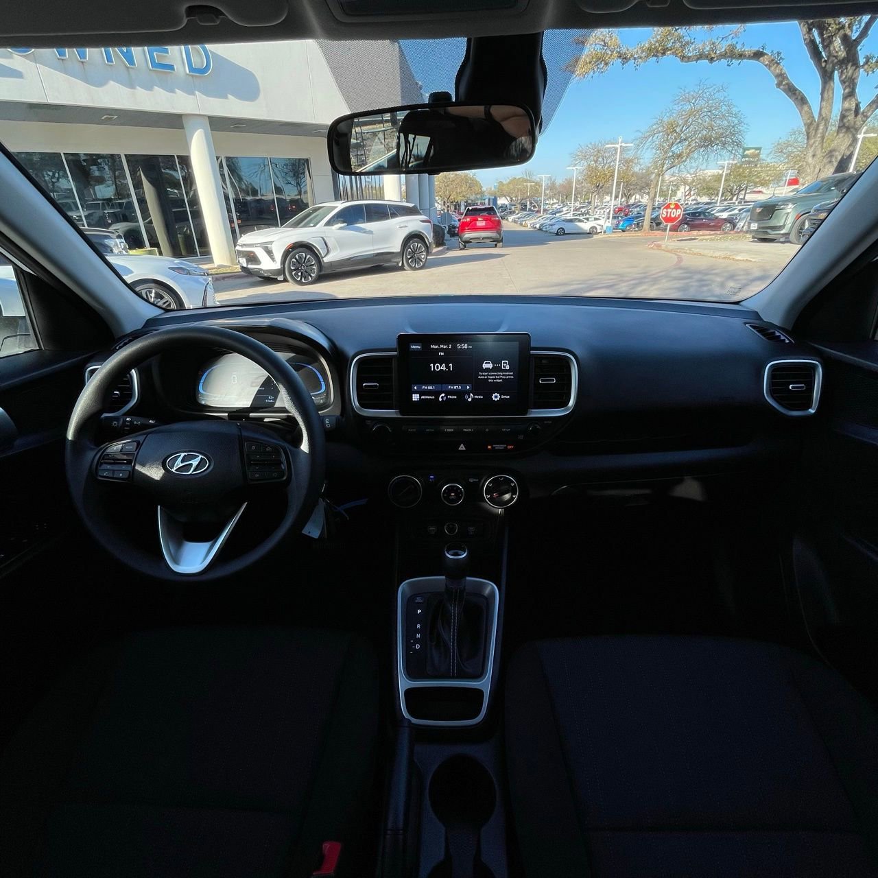 Used 2025 Hyundai Venue SE image 10