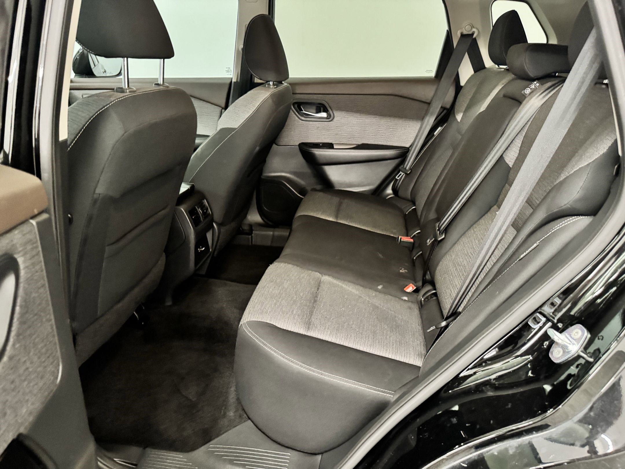 Used 2022 Nissan Rogue SV image 11