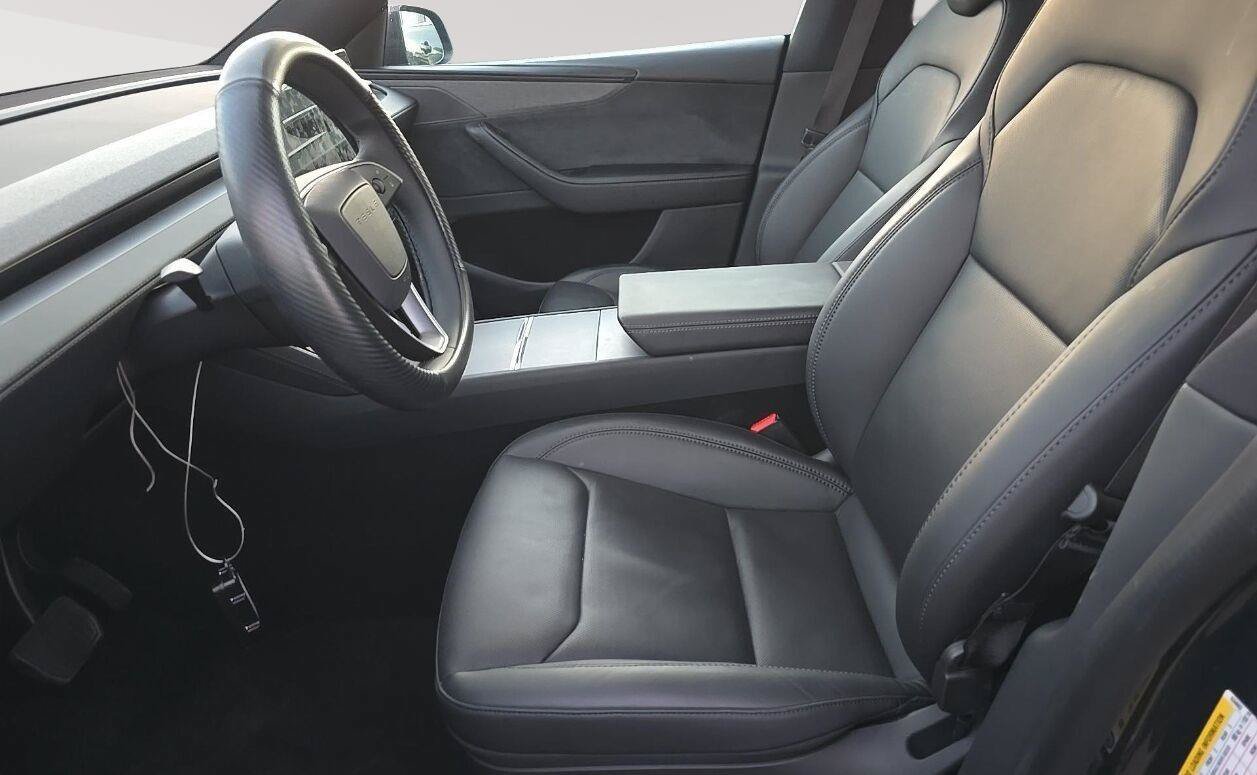 Used 2026 Tesla Model Y AWD image 4