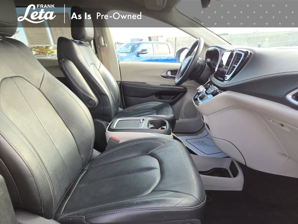Used 2022 Chrysler Pacifica Touring-L image 27