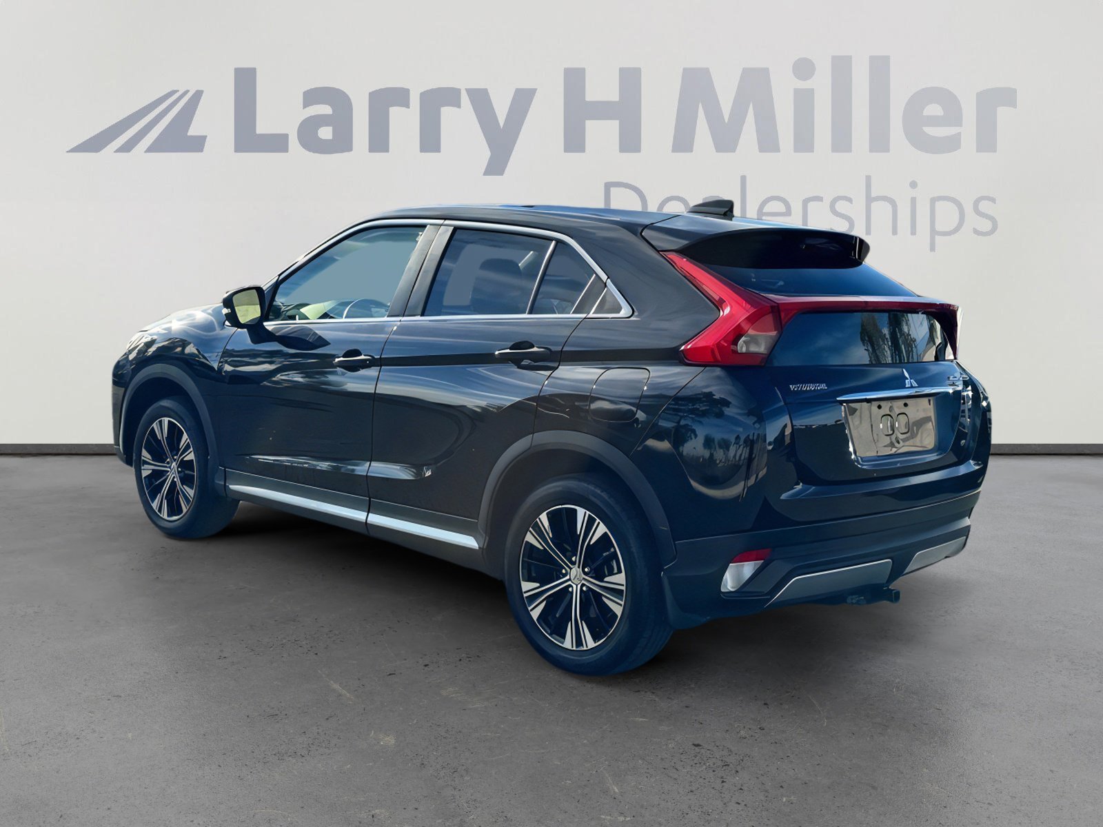 Used 2018 Mitsubishi Eclipse Cross SEL image 3