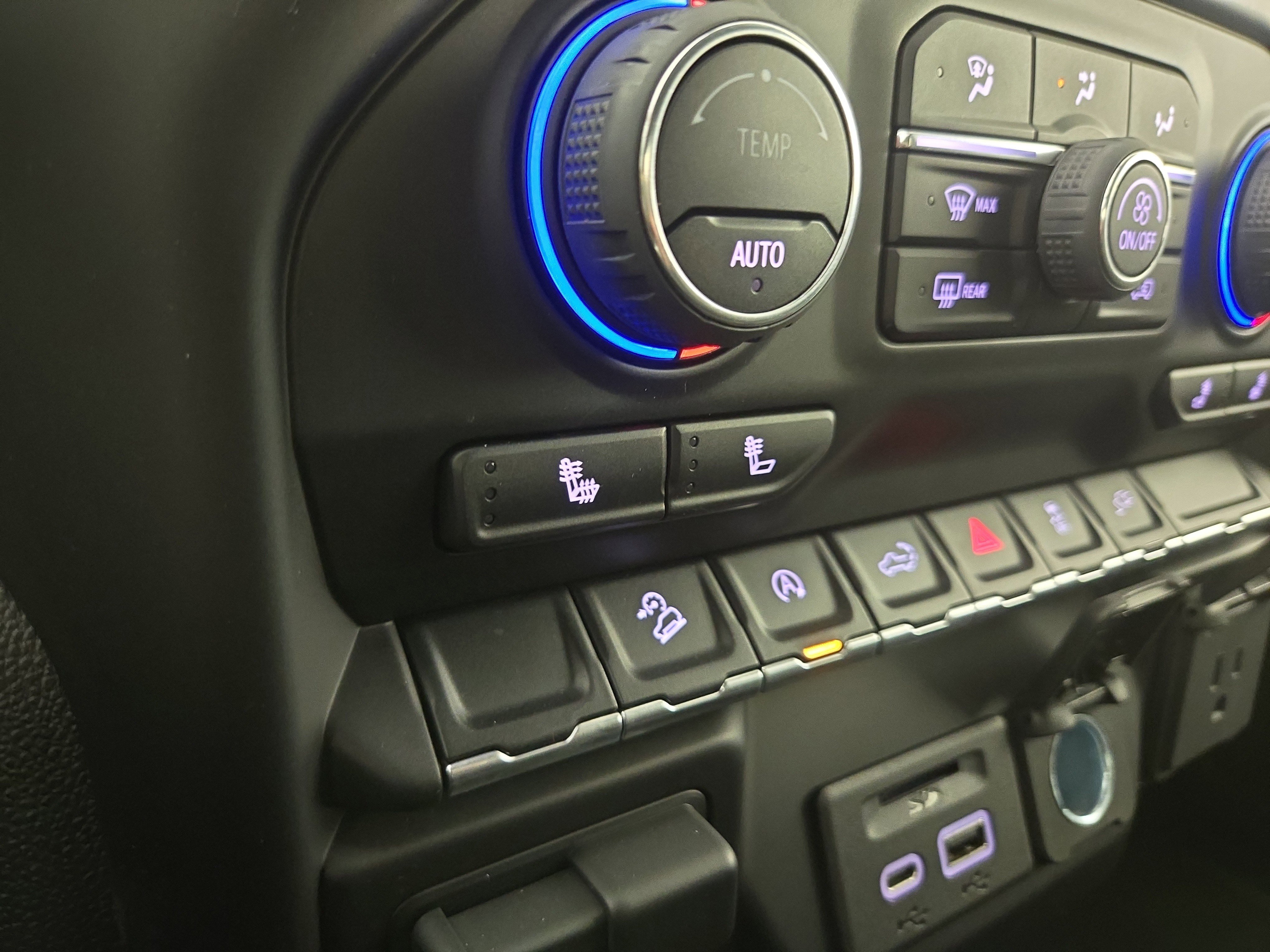 Certified 2022 Chevrolet Silverado 1500 LT w/ Z71 Off-Road Package image 27