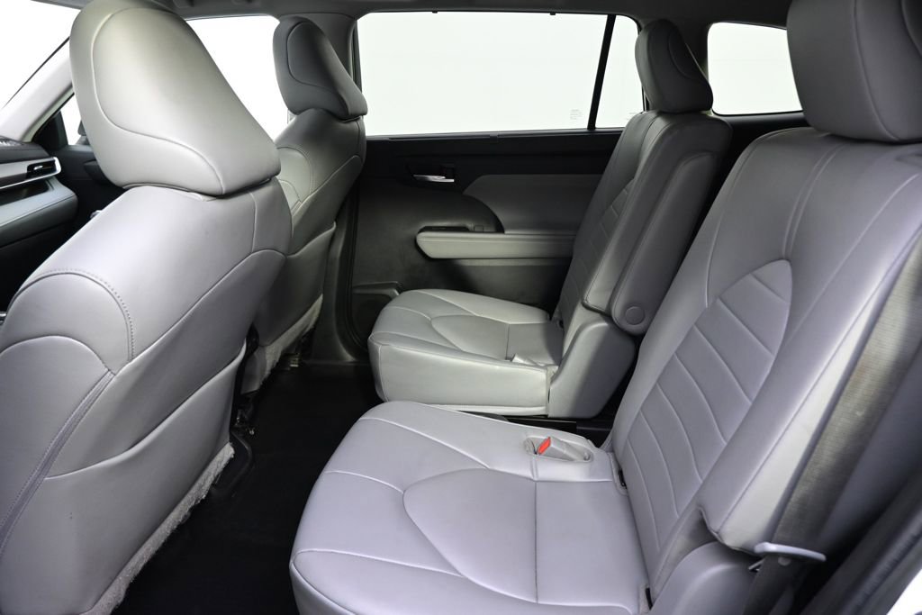 Used 2022 Toyota Highlander XLE image 21