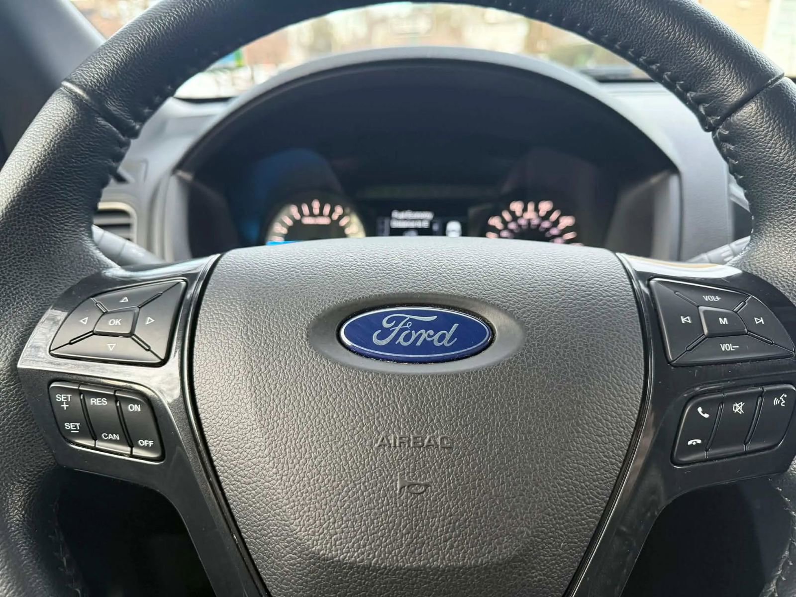 Used 2018 Ford Explorer XLT image 14