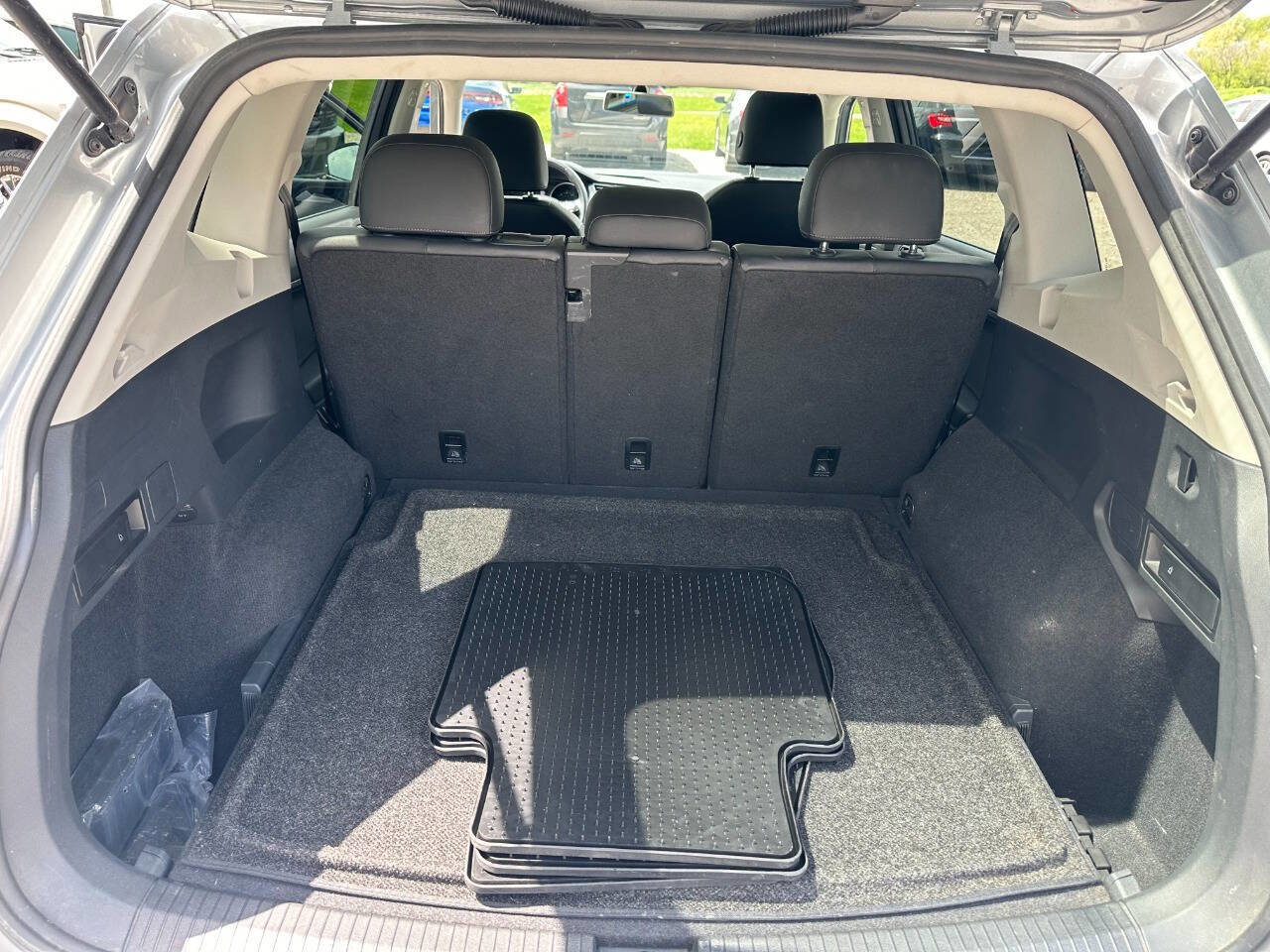 Used 2019 Volkswagen Tiguan SE w/ Panoramic Sunroof Package image 14