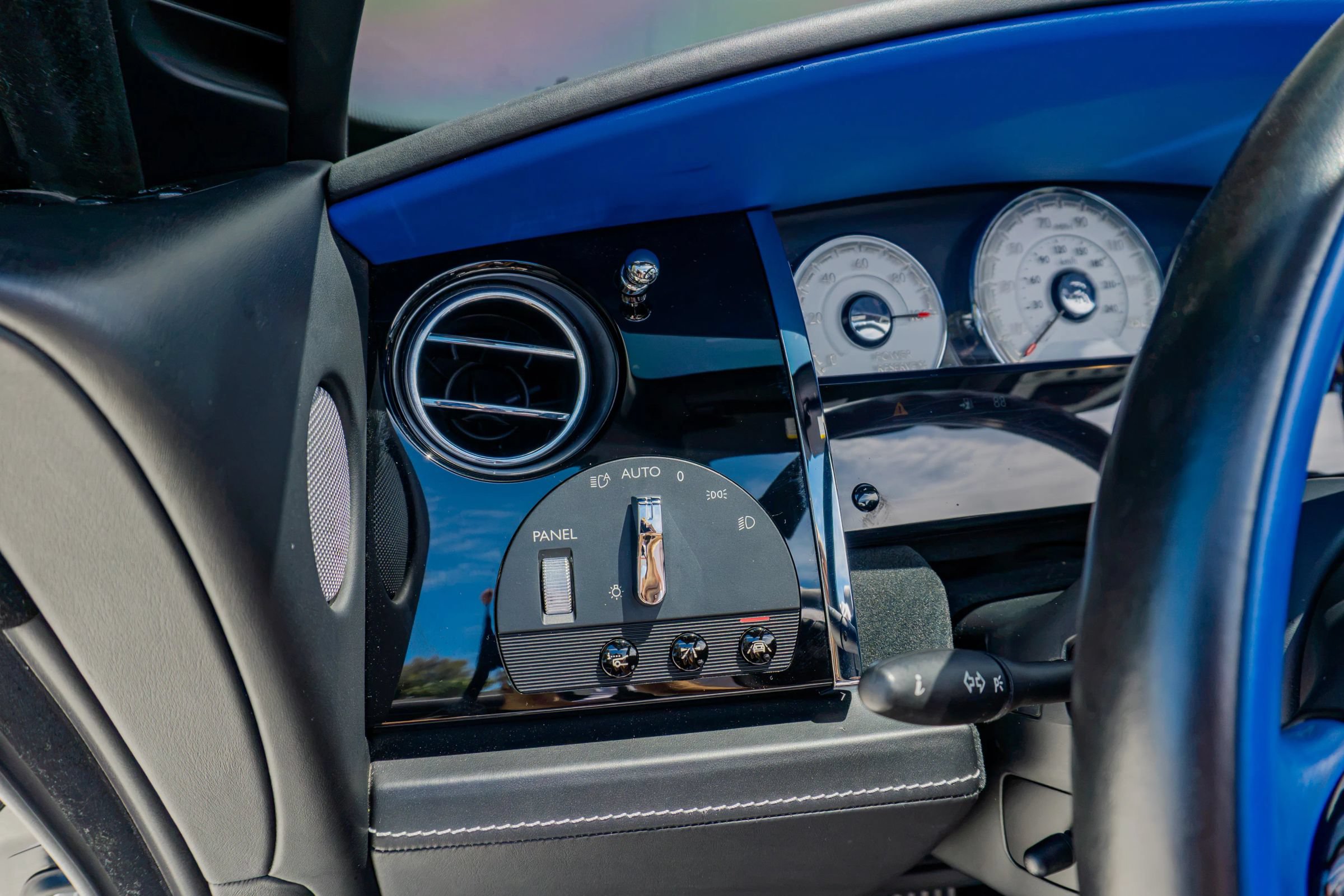 Used 2018 Rolls-Royce Dawn RWD image 72