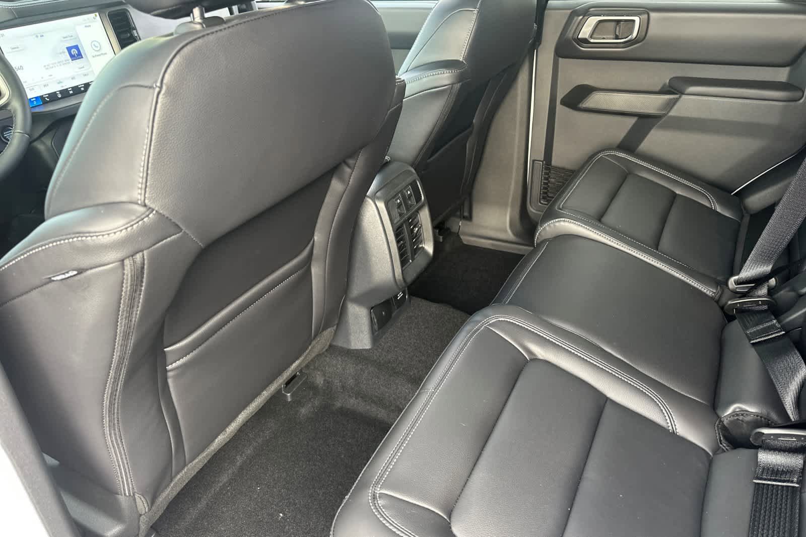 New 2025 Ford Bronco Outer Banks w/ Sasquatch Package video 4