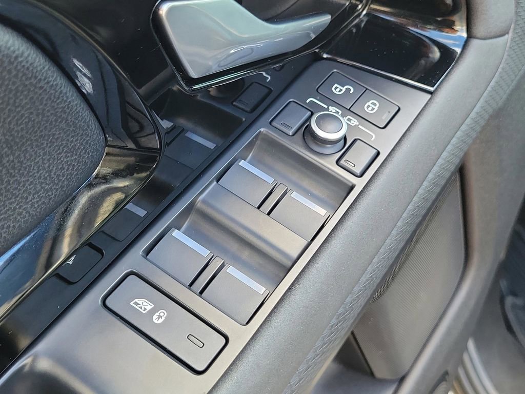 Used 2020 Land Rover Range Rover Evoque S AWD/4WD image 16