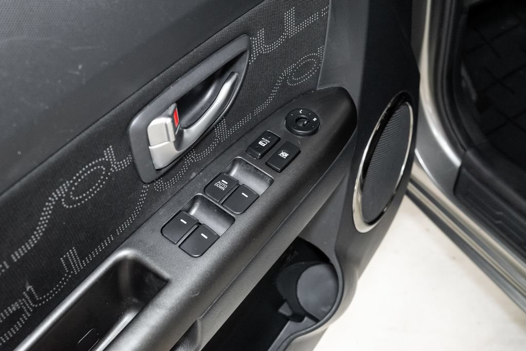 Used 2013 Kia Soul + FWD image 9
