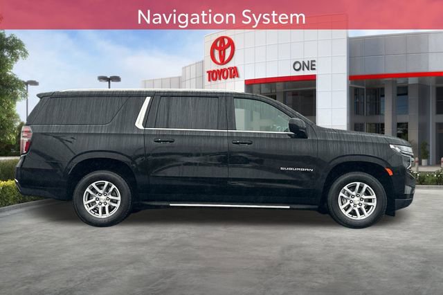 Used 2023 Chevrolet Suburban LT image 3
