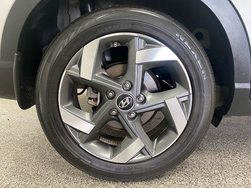 Used 2023 Hyundai Venue Limited image 25