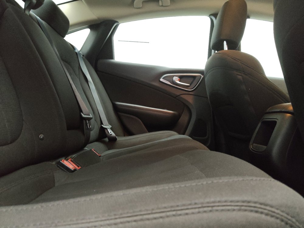 Used 2016 Chrysler 200 Limited FWD image 19
