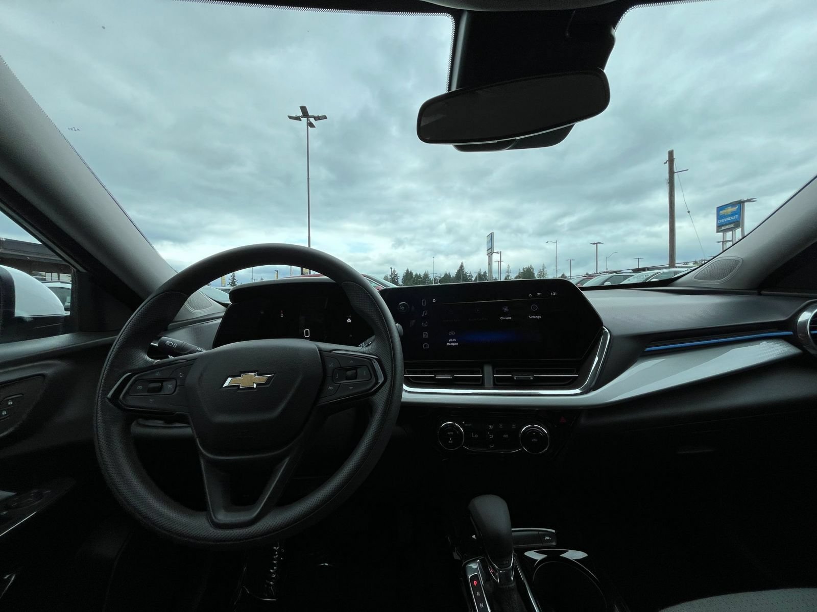 Used 2025 Chevrolet Trax LT FWD image 33
