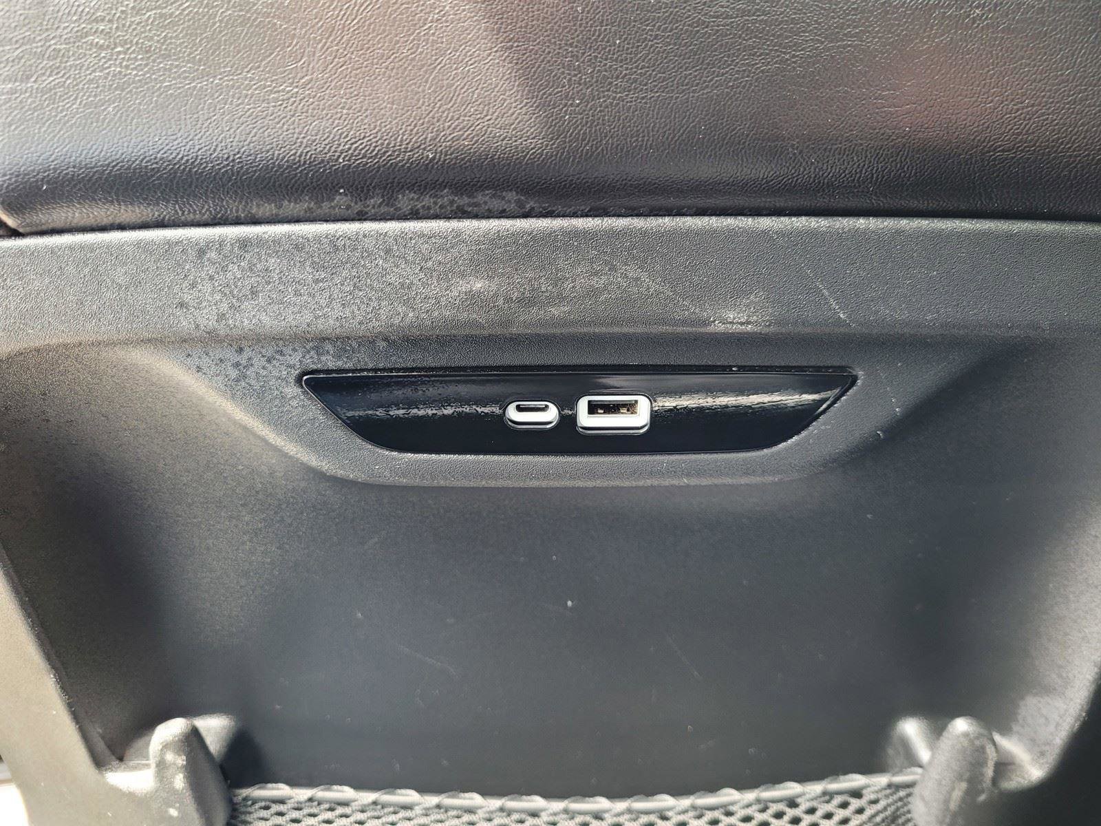 Used 2025 Chrysler Pacifica Limited image 25