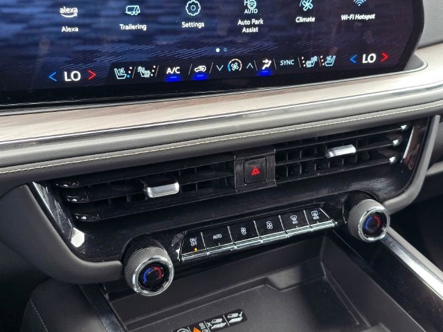 Used 2025 Chevrolet Suburban Premier AWD/4WD image 27