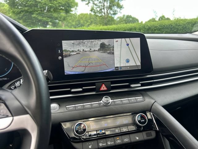 Used 2025 Hyundai Elantra SEL FWD image 23