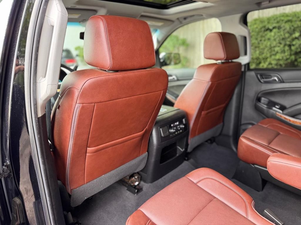 Used 2020 Chevrolet Suburban Premier w/ Premier Plus Edition AWD/4WD image 19