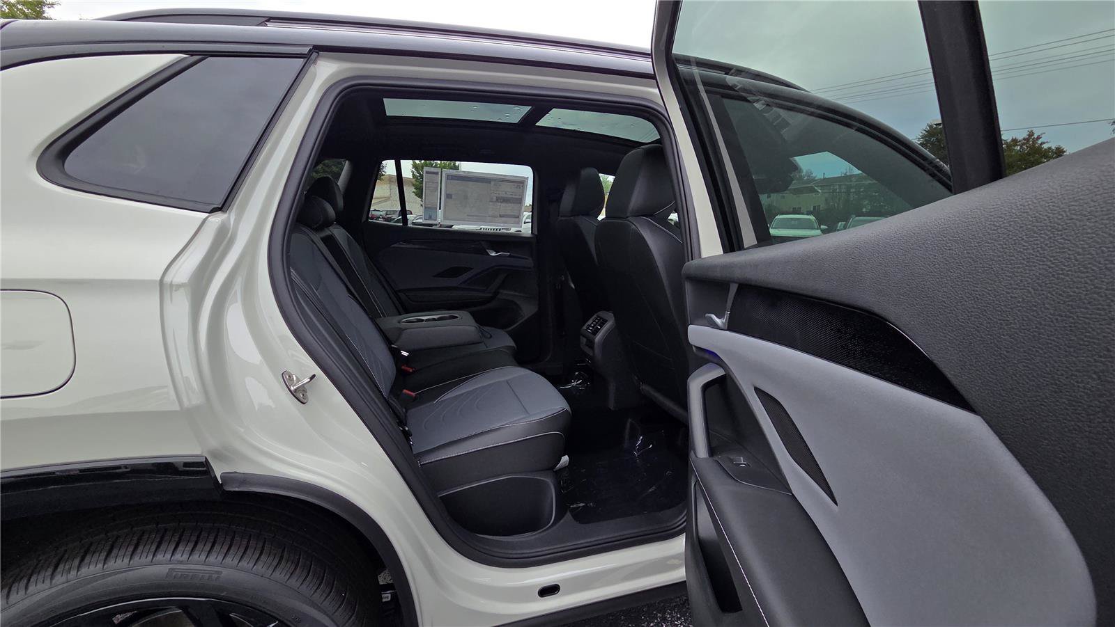 New 2026 Volkswagen Tiguan SE R-Line AWD/4WD image 33