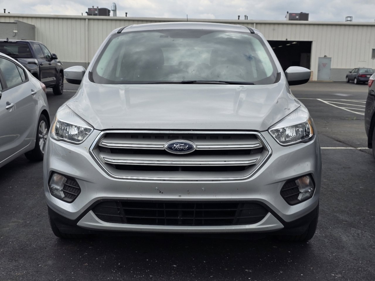 Used 2019 Ford Escape SE image 2