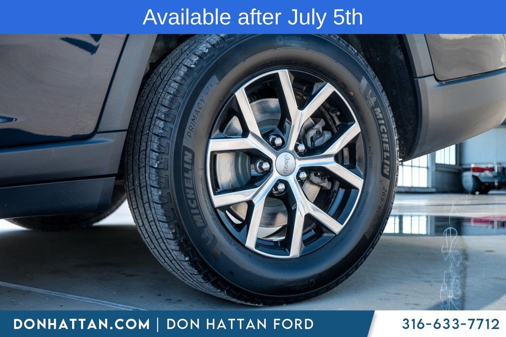 Used 2023 Jeep Grand Cherokee L Limited AWD/4WD image 37