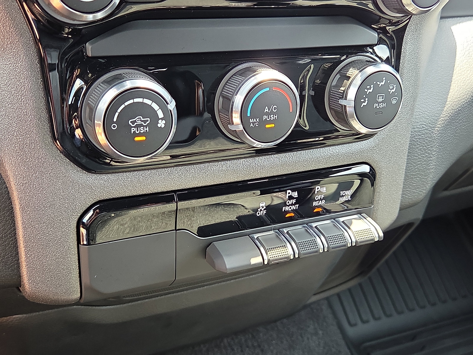 Used 2026 RAM 1500 Tradesman AWD/4WD image 18