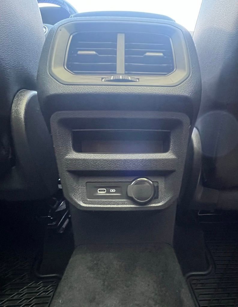 Used 2021 Volkswagen Tiguan SE w/ Panoramic Sunroof Package image 15