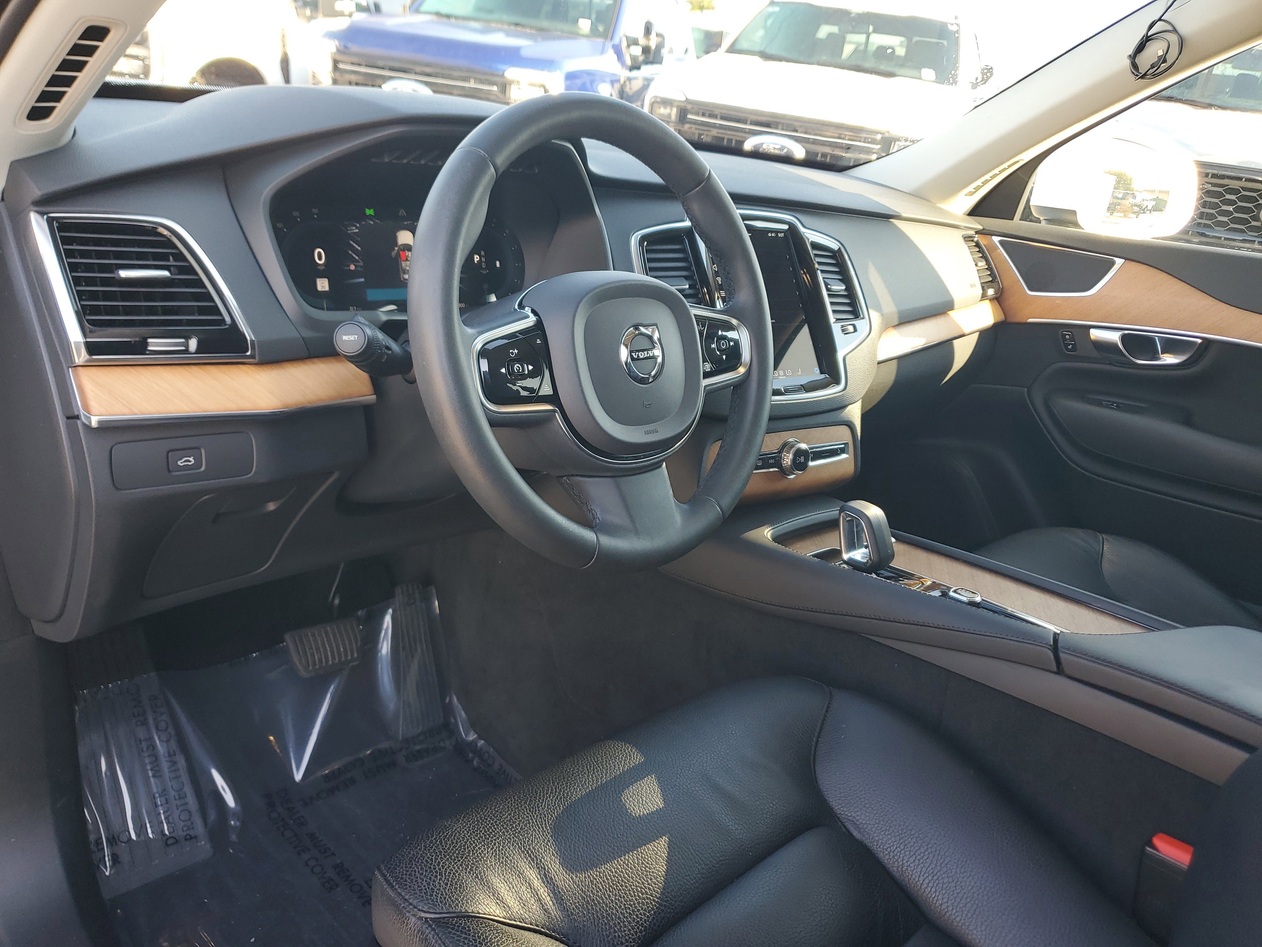 Used 2023 Volvo XC90 B6 Plus w/ Protection Package Premier image 9