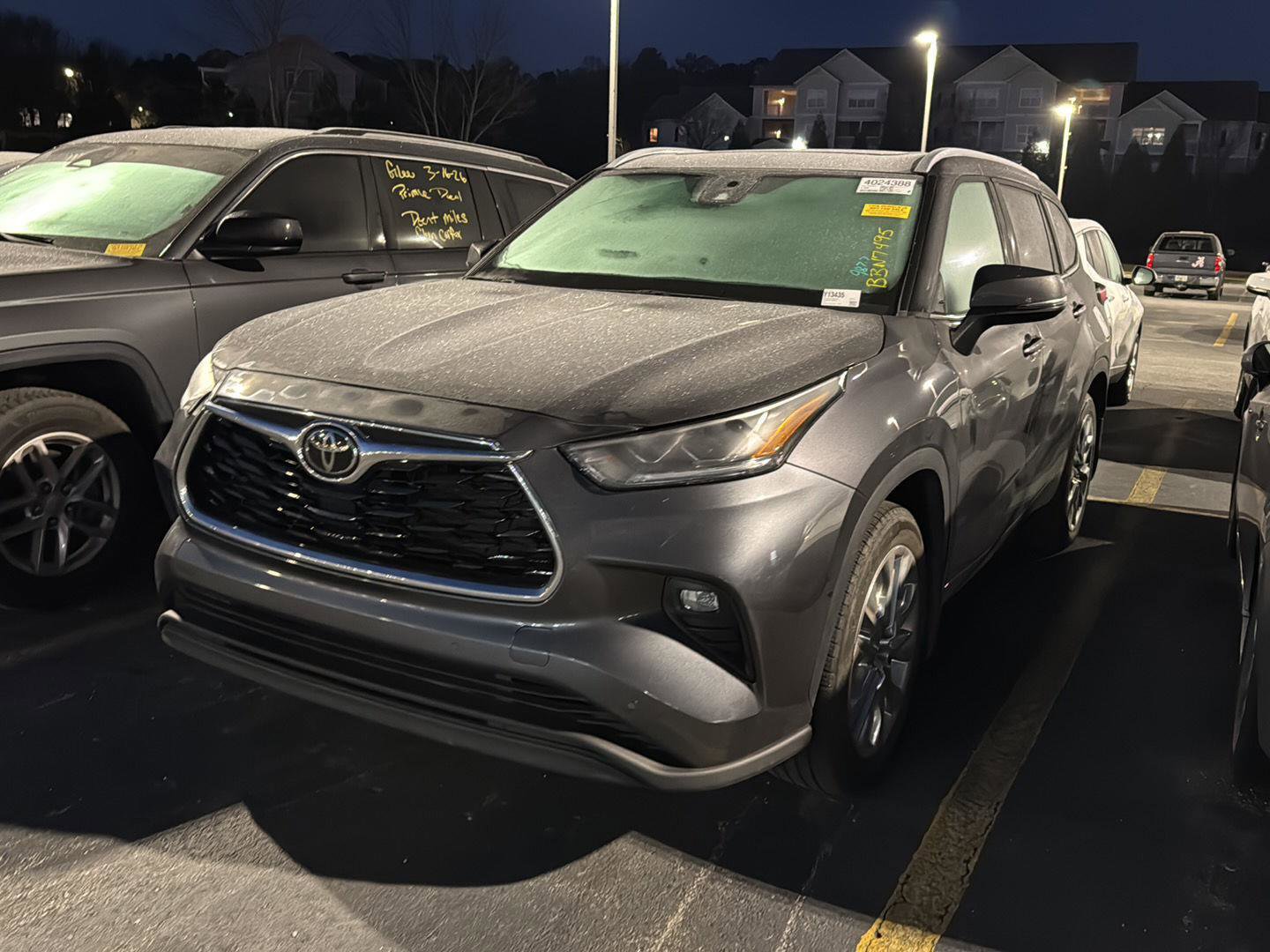 Used 2023 Toyota Highlander Limited image 2