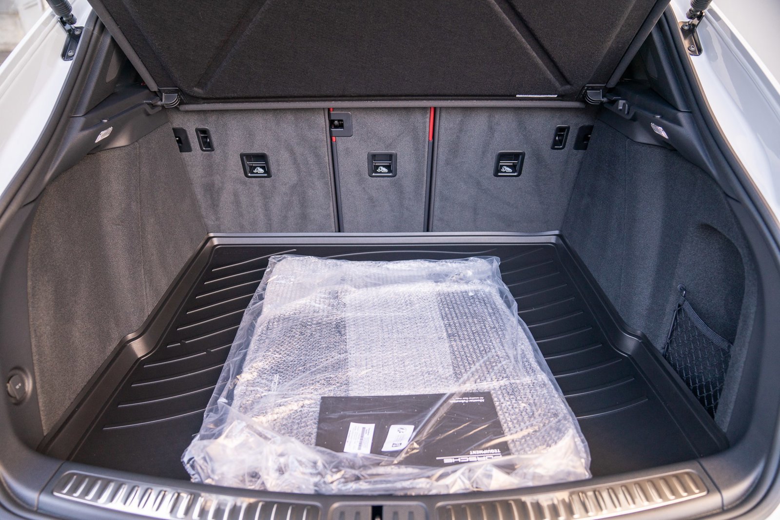 Certified 2025 Porsche Macan image 24