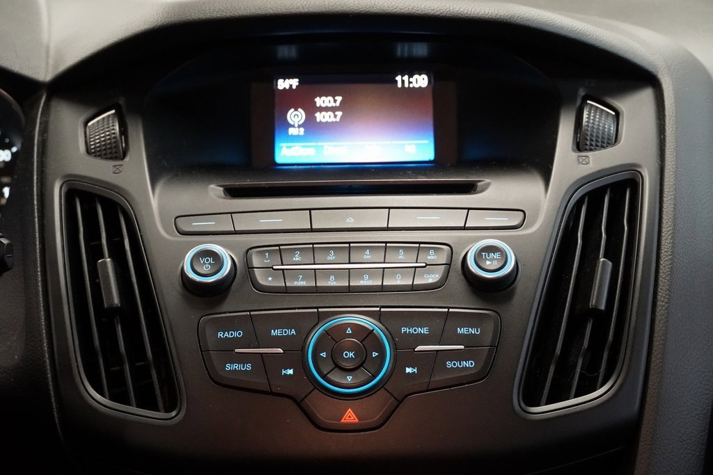 Used 2017 Ford Focus SE w/ SE Winter Package image 19