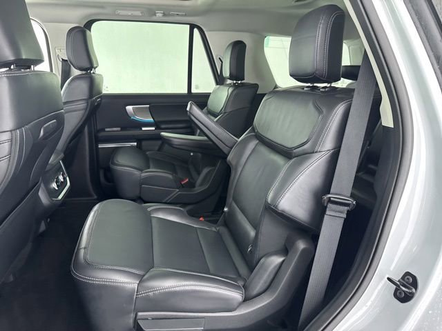 Used 2025 Ford Expedition Platinum AWD/4WD image 30