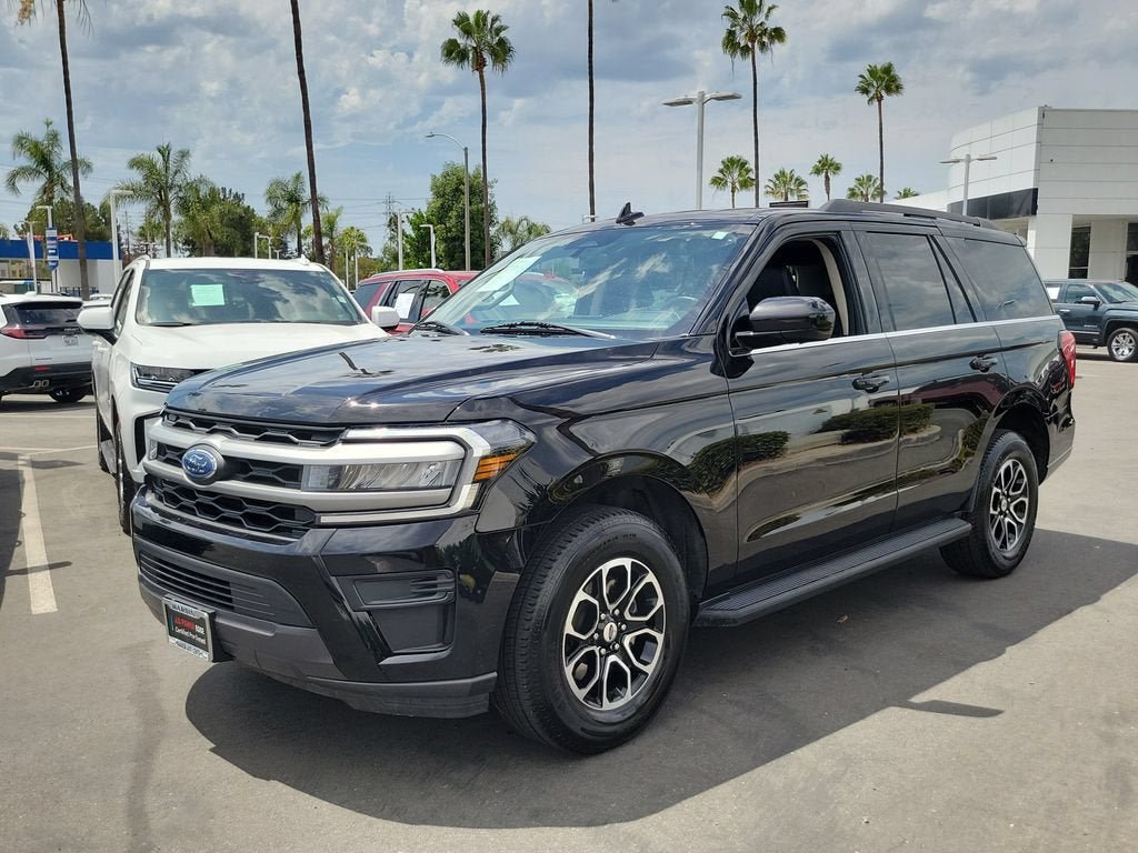 Used 2024 Ford Expedition XLT RWD image 2