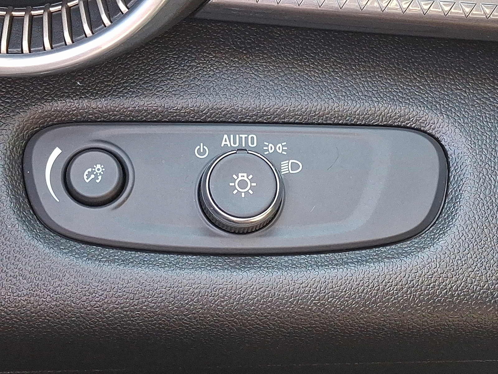 Used 2024 Chevrolet Trax ACTIV w/ Driver Confidence Package FWD image 28