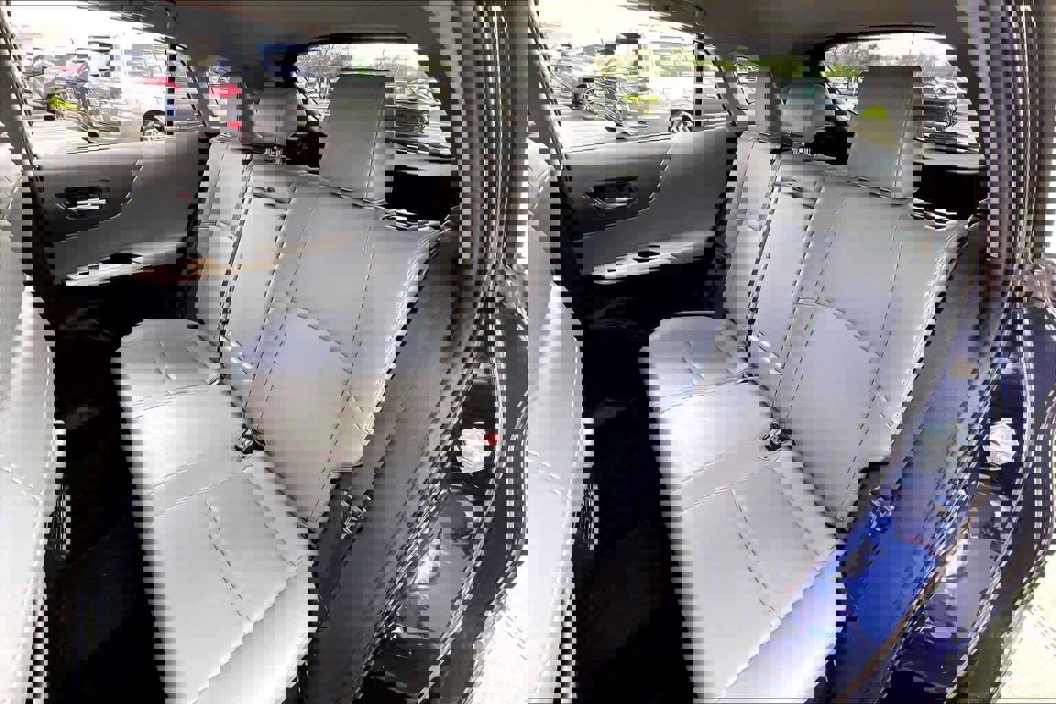 Used 2022 Toyota Venza XLE image 19