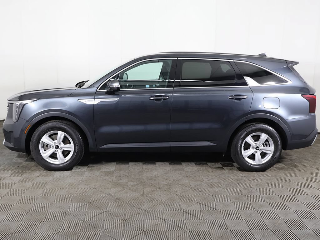 Certified 2024 Kia Sorento LX FWD image 16
