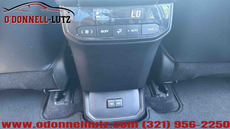 Used 2023 Toyota Highlander XLE FWD image 32