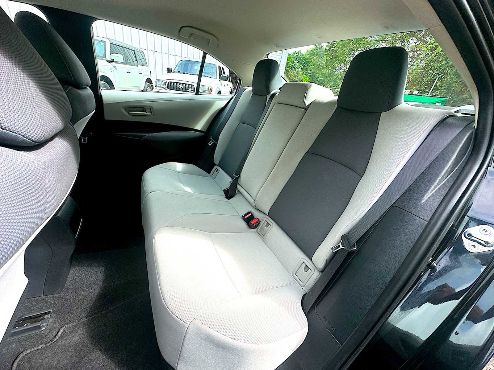 Used 2022 Toyota Corolla LE image 23